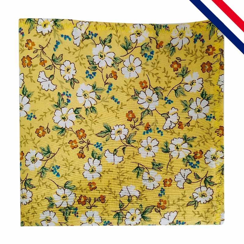 Pochette de costume jaune à fleurs blanches